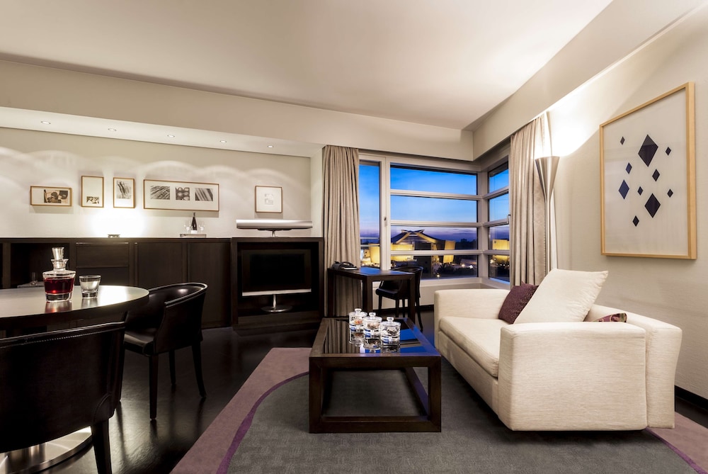 Grand Suite, City View