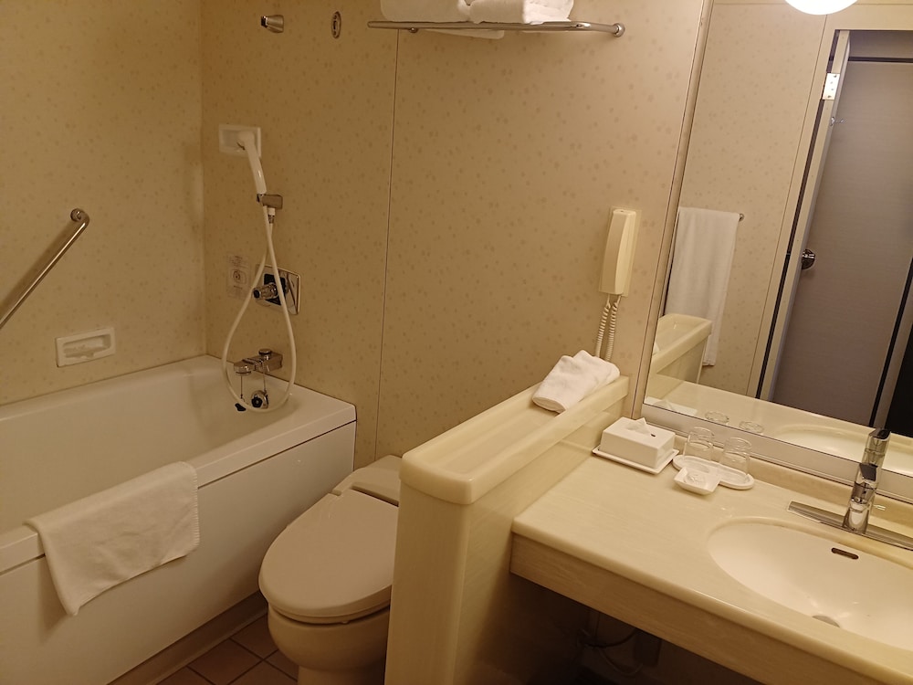 Standard Room, 2 Twin Beds (Castle View, Minifridge) photo 2