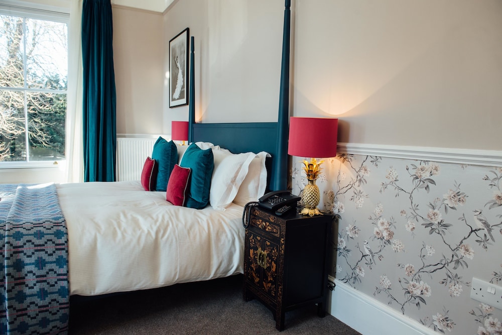 Four Poster Suite photo 2