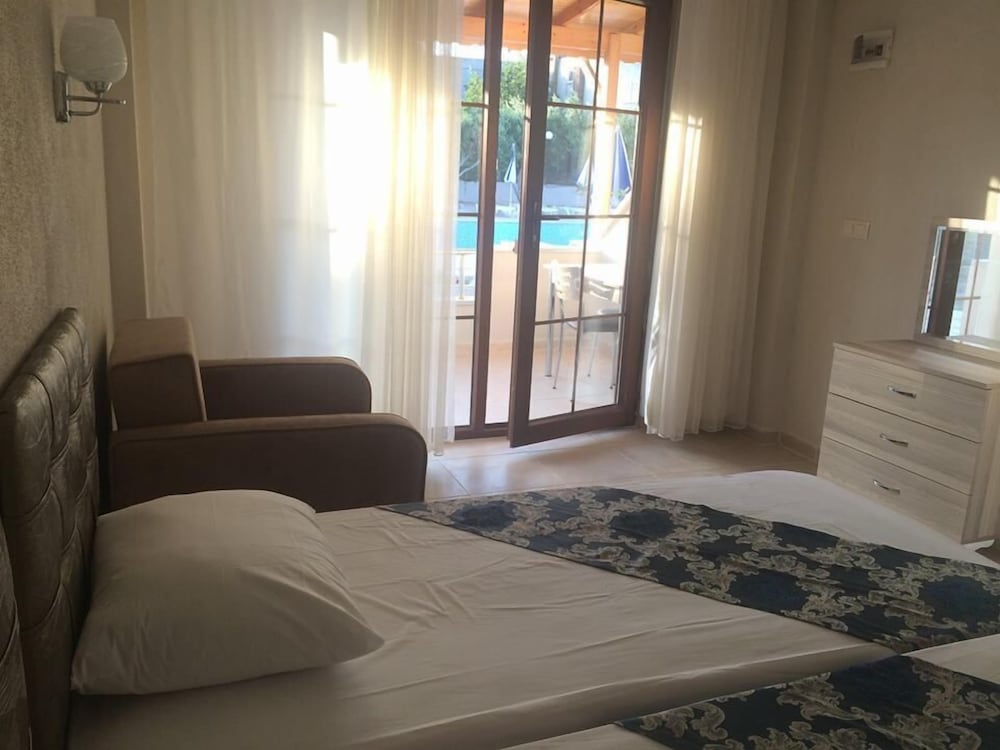 Standard Room, Pool View