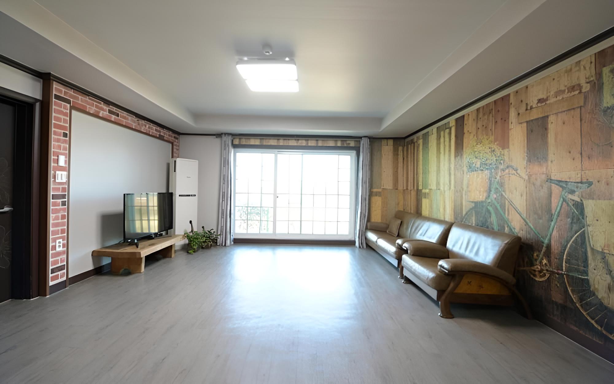 Room (Jasmine (Unshared House))