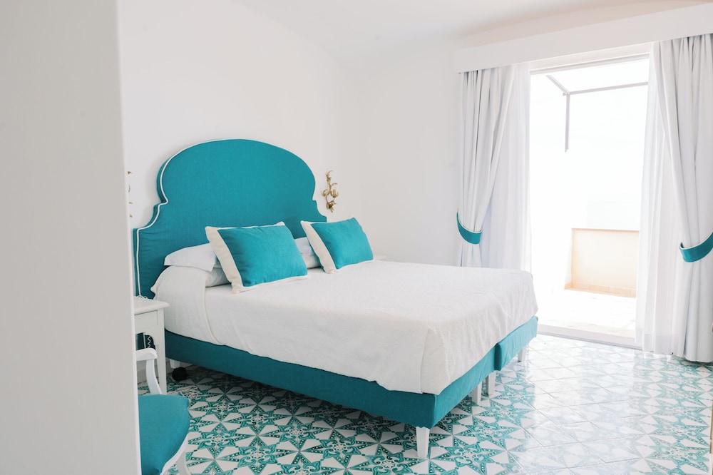 Deluxe Double or Twin Room, Terrace, Sea View - Photo 8