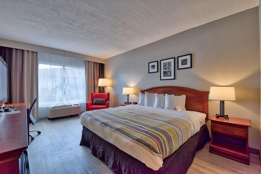 Room, 1 King Bed, Non Smoking - Photo 2