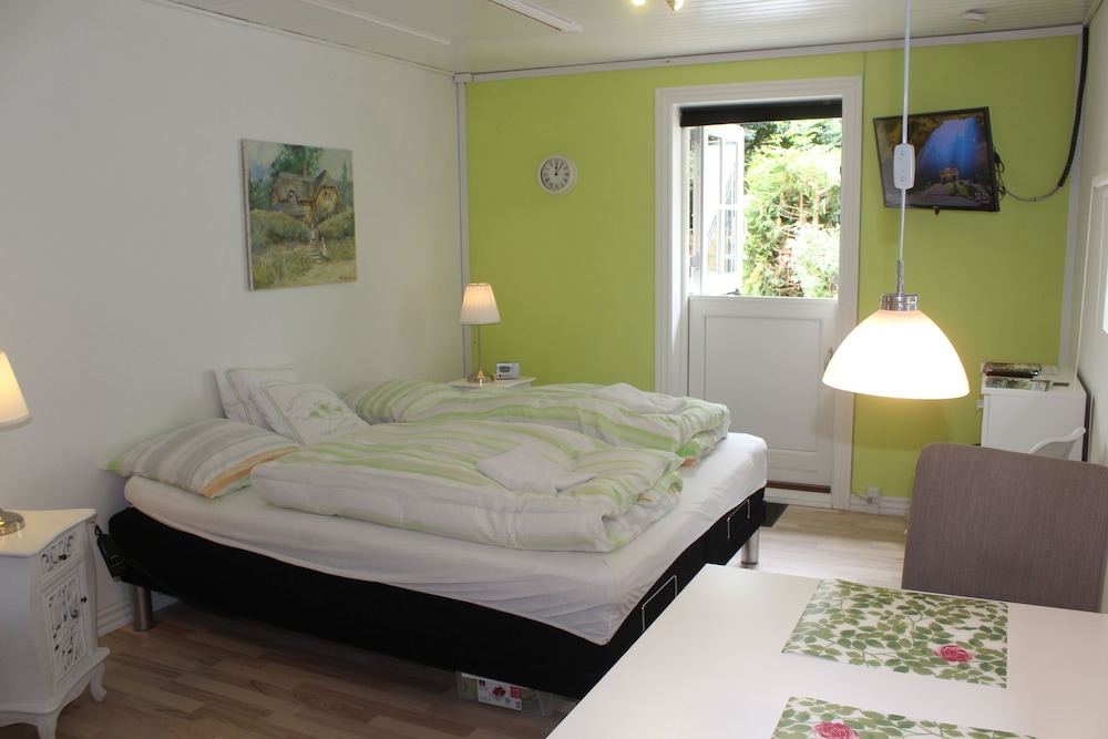 Standard Double Room, 1 Queen Bed with Sofa bed, Shared Bathroom, Ground Floor photo 1