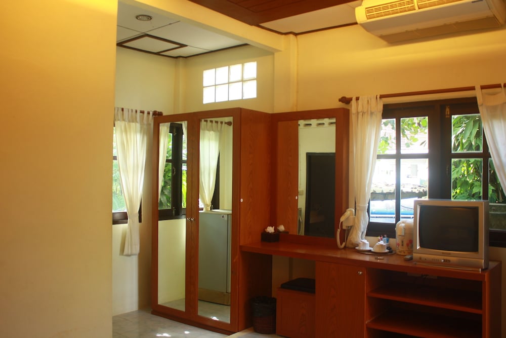 Basic Bungalow photo 1