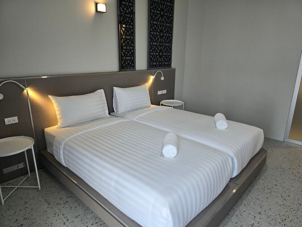 Standard Twin Room, Non Smoking - Photo 1