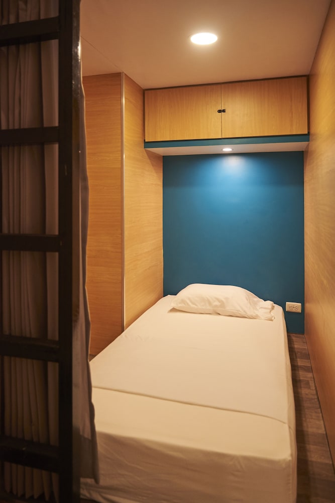 Basic Shared Dormitory, Multiple Beds, Non Smoking (14 People) photo 1