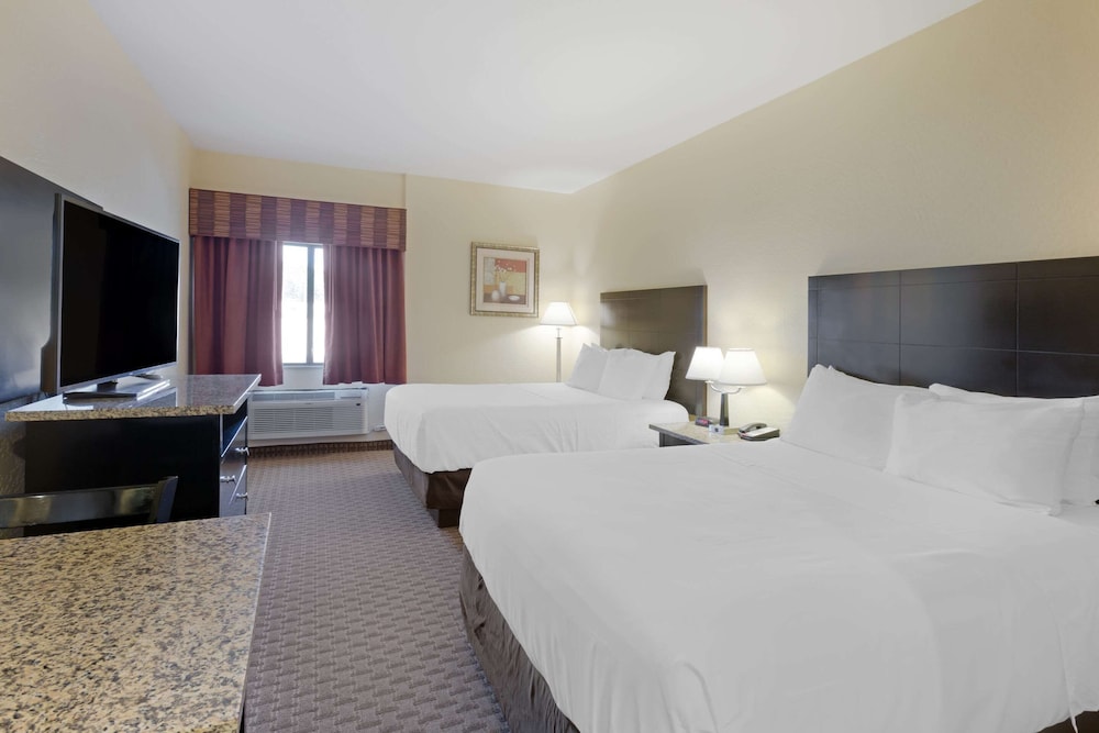 Standard Room, 2 Queen Beds - Photo 6