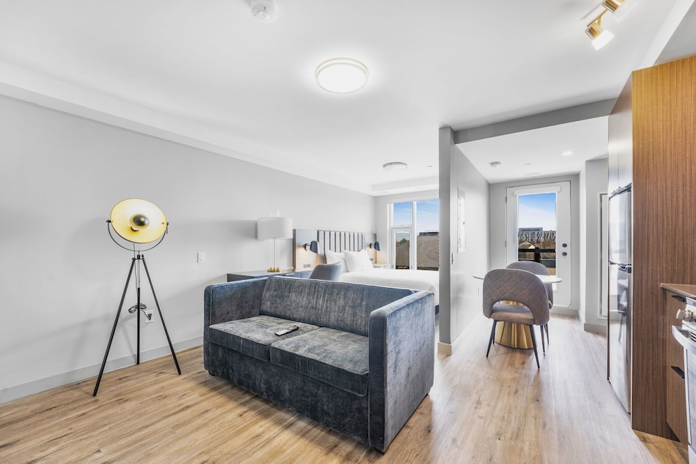 Executive Suite, Balcony