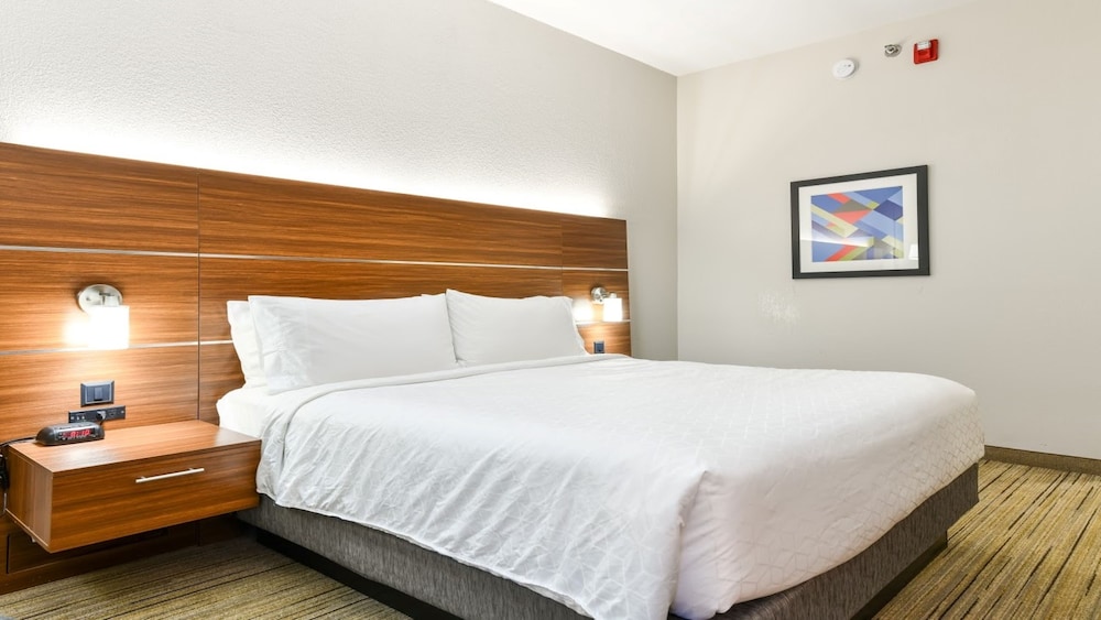 Standard Room, 1 King Bed - Photo 2