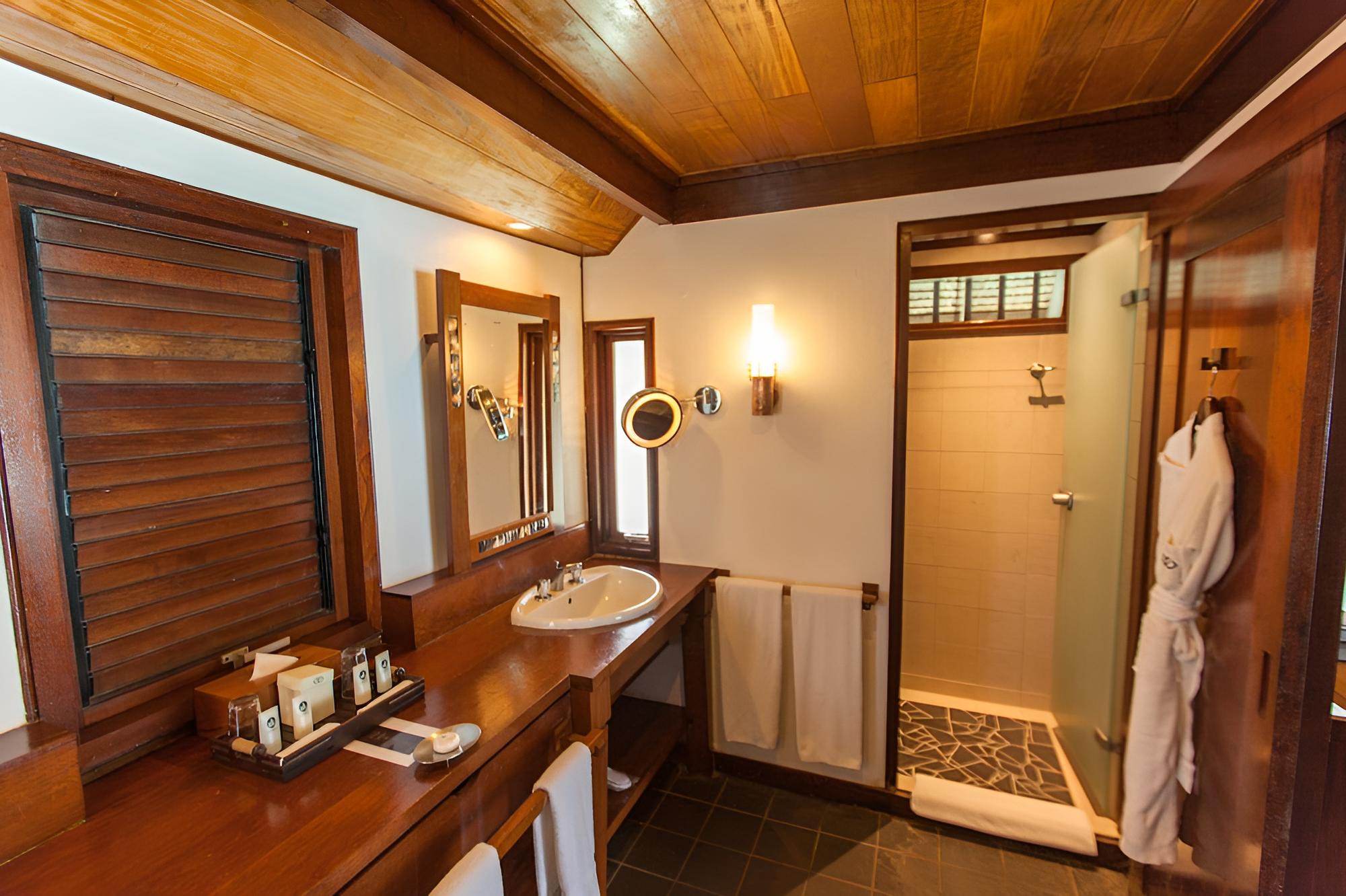 Luxury Bungalow, 1 King Bed, Ocean View photo 3