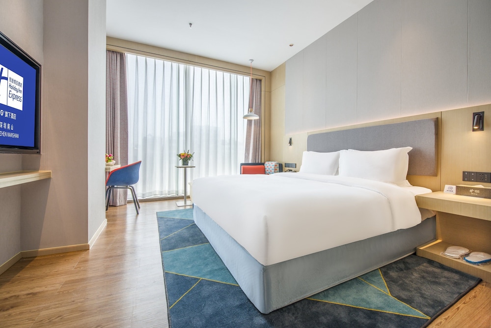 Standard Room, 1 King Bed, City View - Photo 2