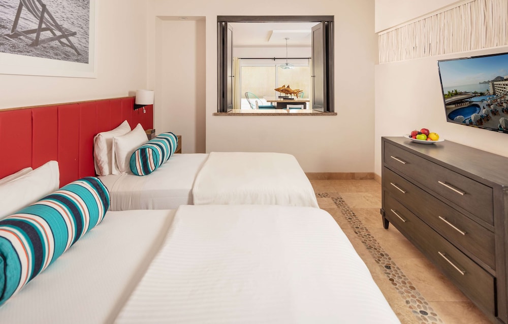 Luxury Suite, 2 Bedrooms, Ocean View - Photo 3