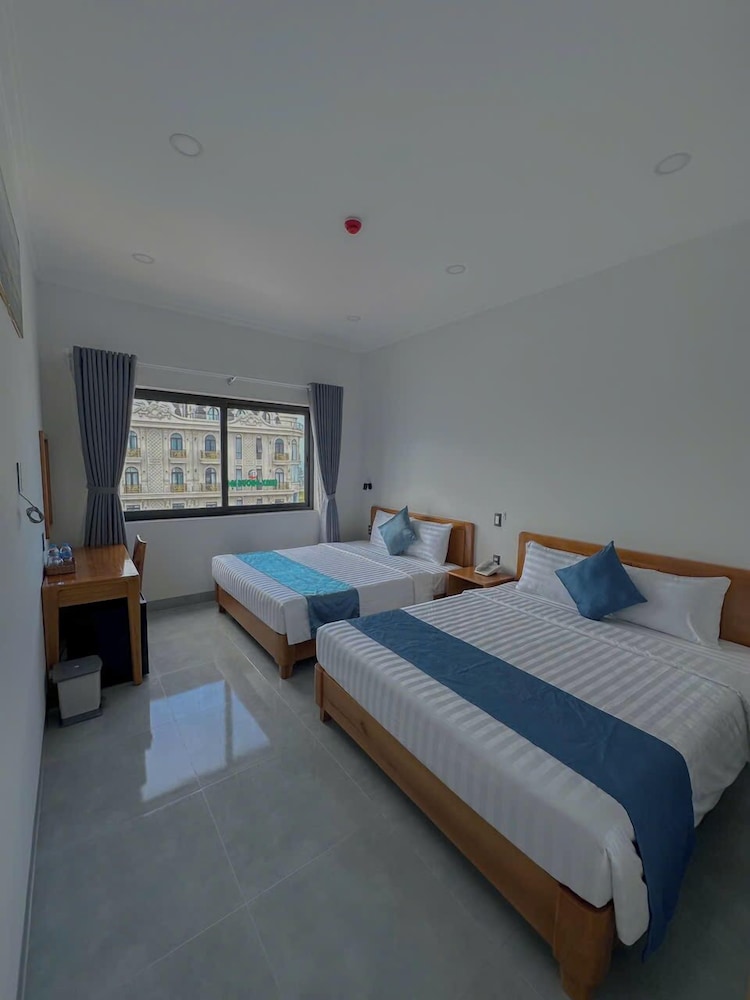 Standard Double Room, Partial Ocean View