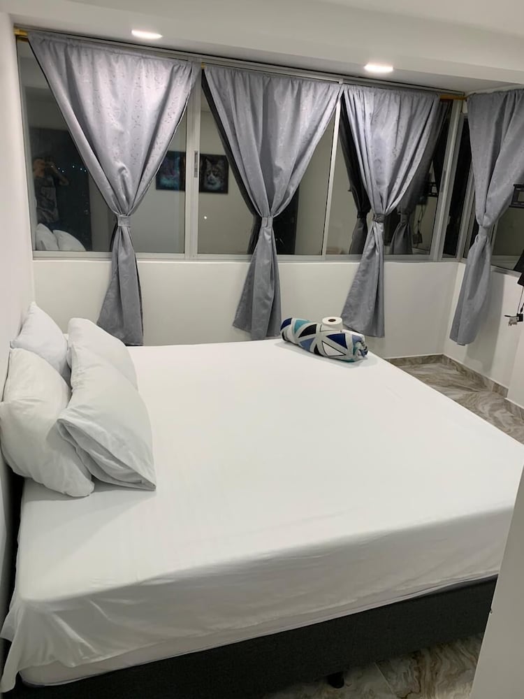 Comfort Room, City View