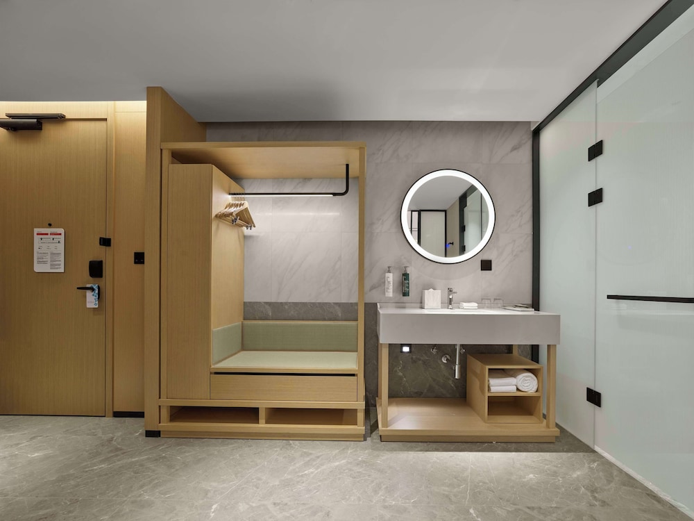 Premium Room, 1 King Bed, Patio