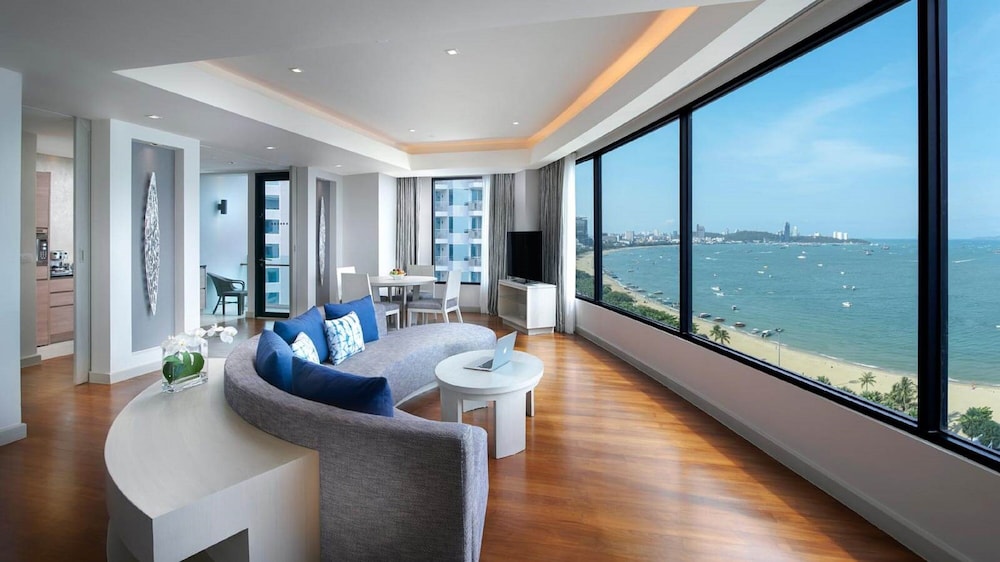Club Executive Ocean Suite - Photo 1