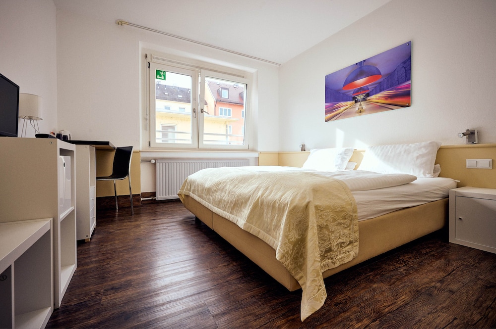Double or Twin Room - Photo 2