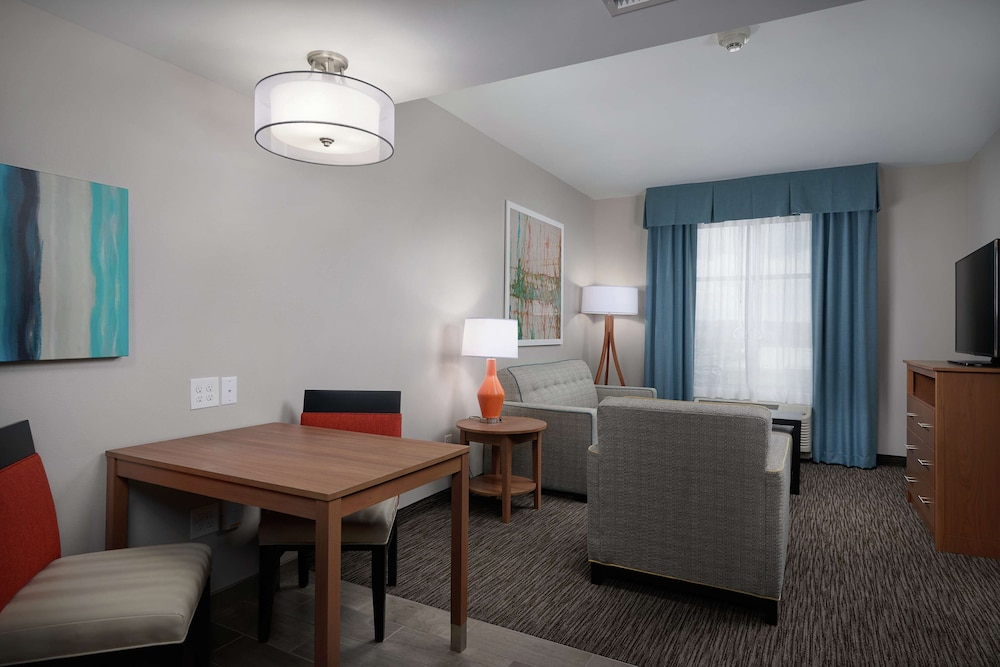 Suite, 1 King Bed, Accessible, Bathtub