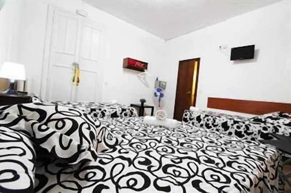 Habitación Triple Básica, Baño Privado.