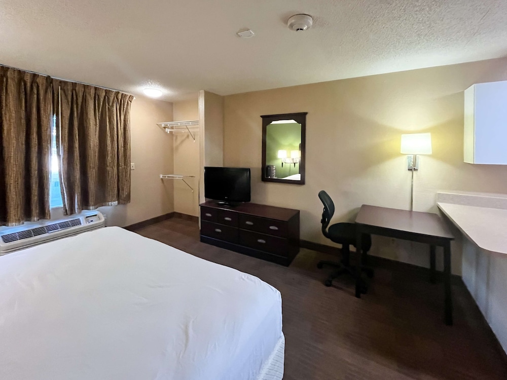 Standard Room, 1 Queen Bed, Non Smoking, Kitchen - Photo 4