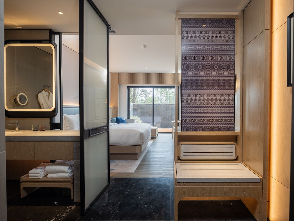 Deluxe Room, 1 King Bed, Resort View