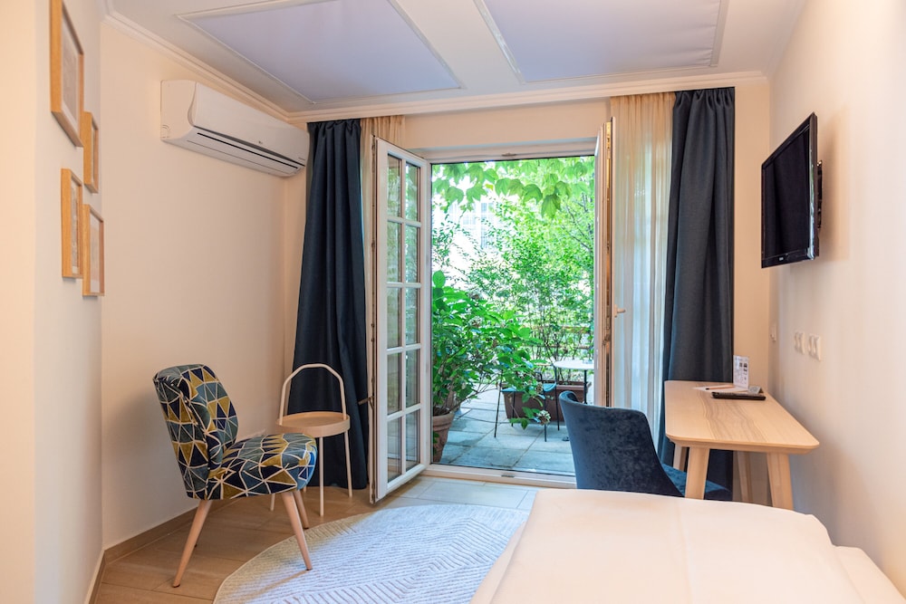 Studio, 1 Twin Bed, Patio, Garden View