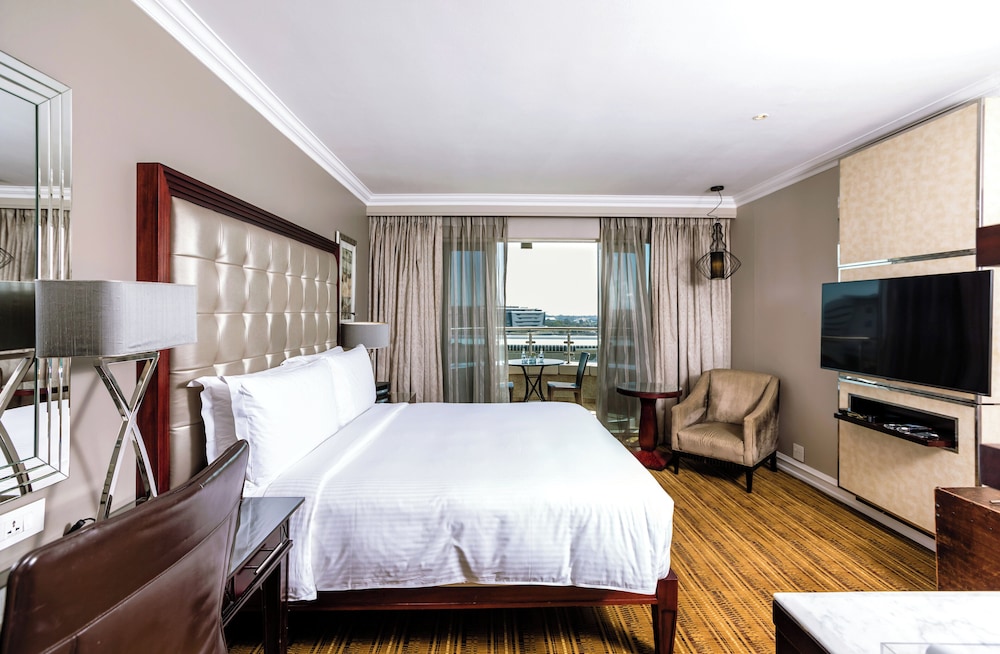 Classic Room, 1 King Bed, Balcony - Photo 5
