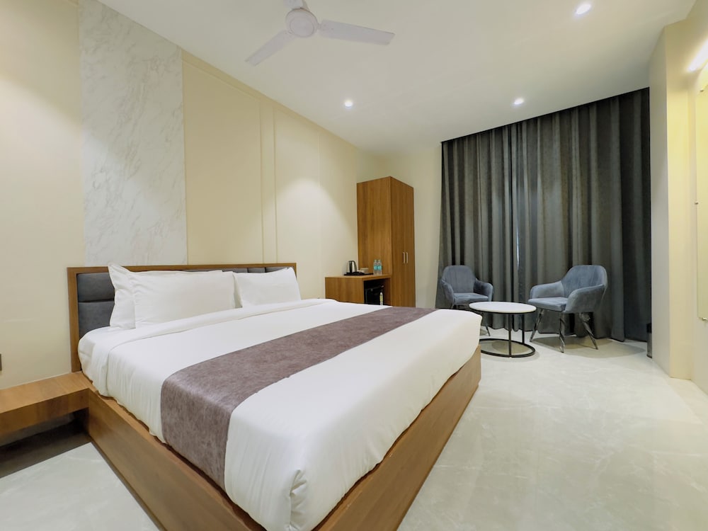 Deluxe Double Room, City View