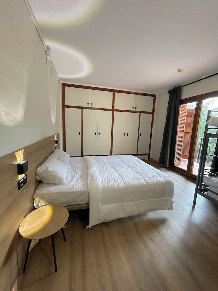Comfort Quadruple Room, Multiple Beds, Shared Bathroom, Garden View photo 2