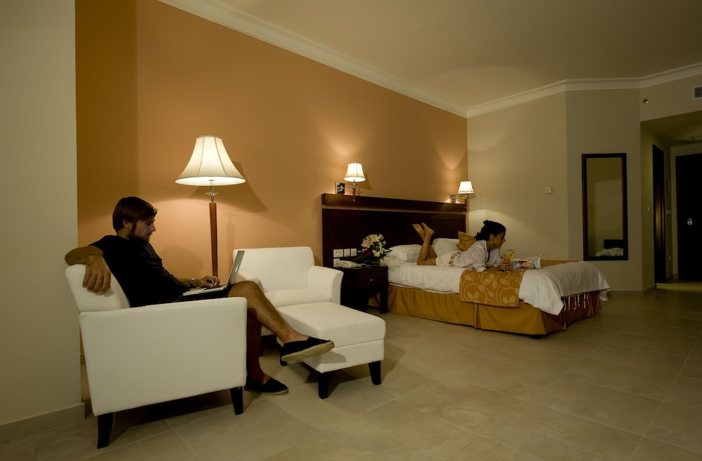 Executive Suite - Photo 1