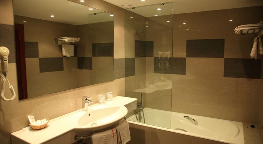 Standard Triple Room - Photo 5