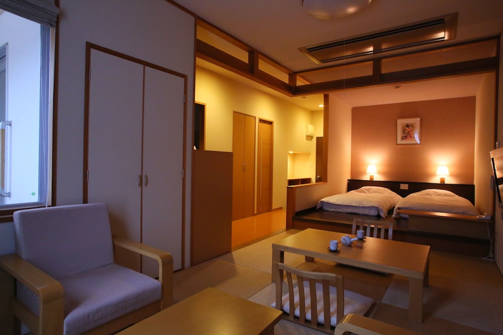 Western & Japanese Mix Style Room with Open-Air Bath photo 2