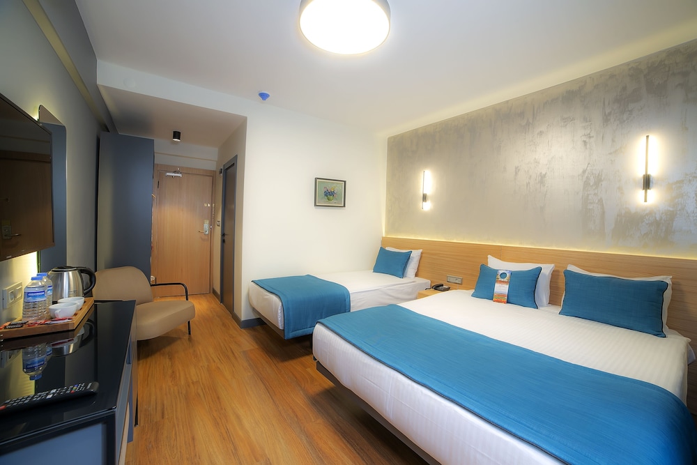 Triple Room, 3 Twin Beds photo 3