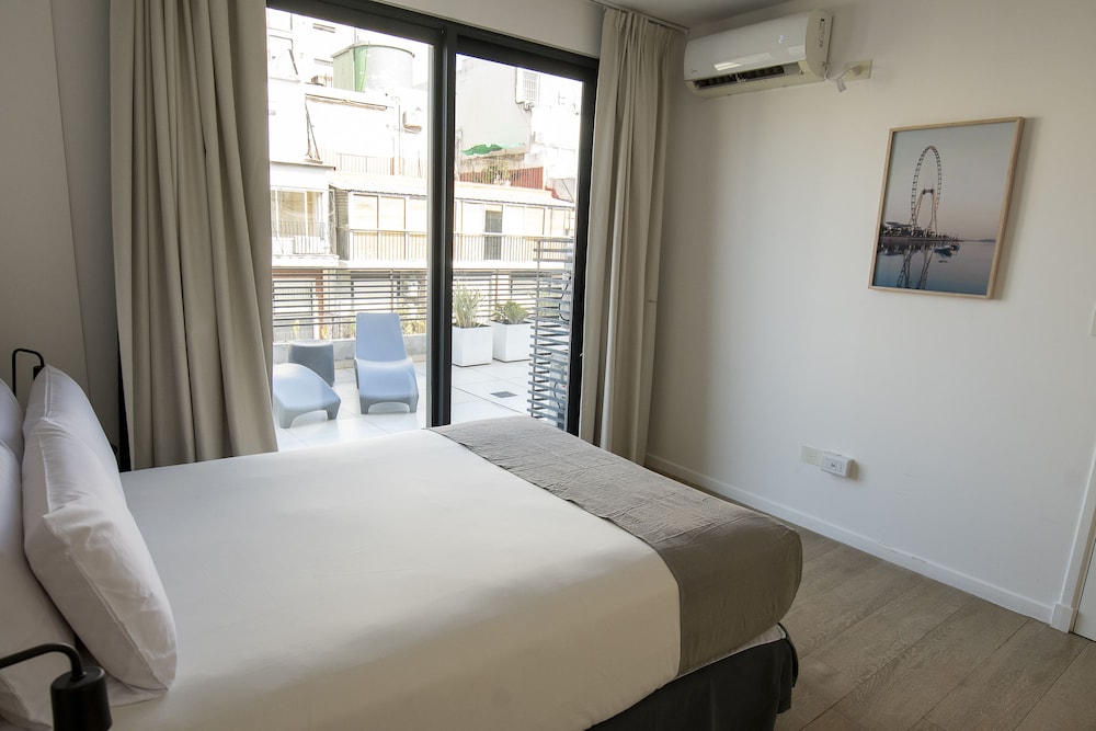 Deluxe Apartment photo 2