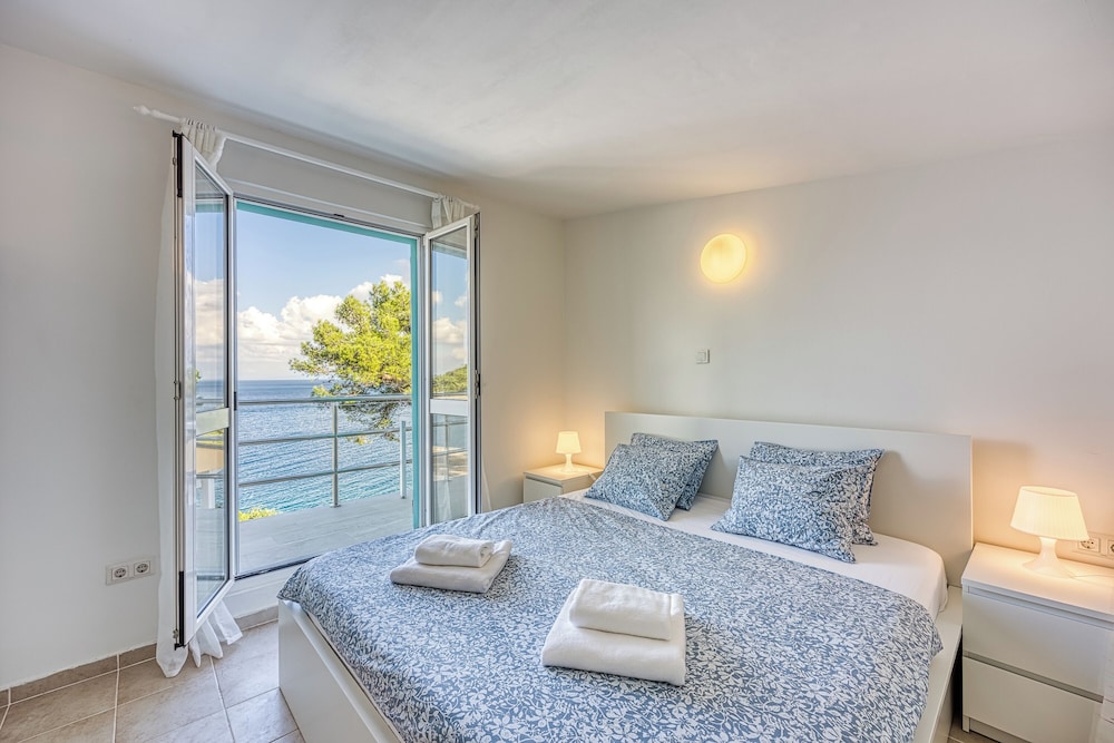Standard Apartment, Multiple Bedrooms, Sea Facing (Valdarke Seaside Apartment)