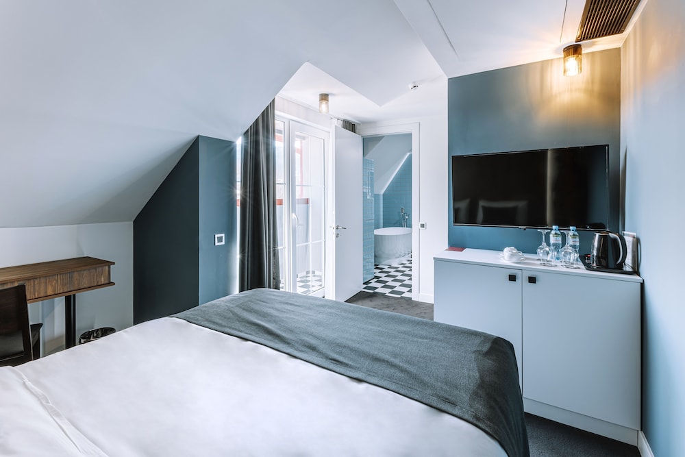 Attic Double or Twin Room With Bathtube photo 1