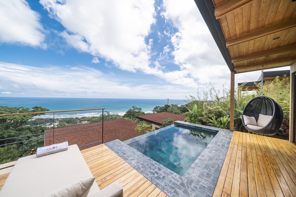Luxury Studio Suite, 1 King Bed, Beach View photo 3