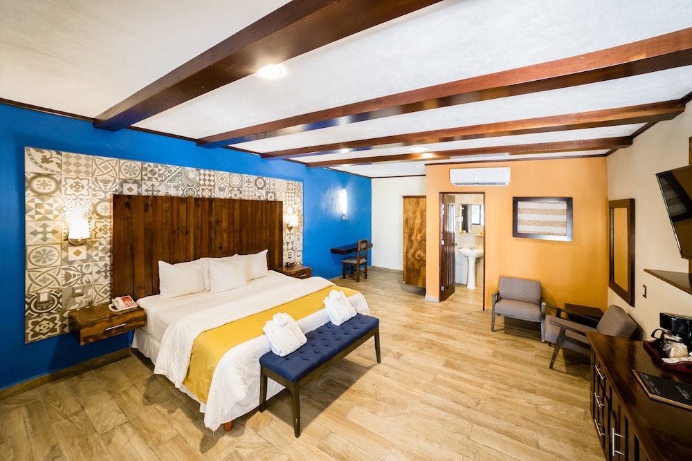 Suite, 1 Bedroom (Master) - Photo 1