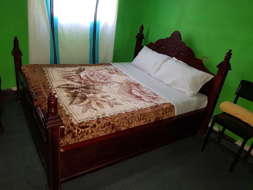 Basic Double Room, Non Smoking, Shared Bathroom photo 1