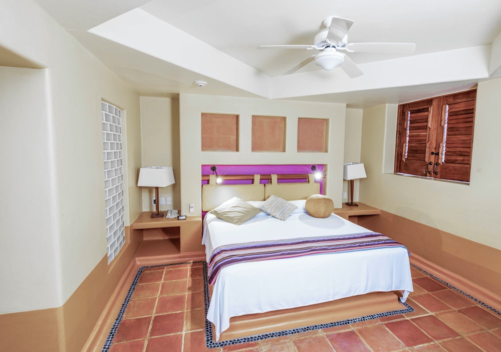 2 BEDROOM 1KG 1TWN 1DOUBLE SUITE PLUNGE POOL - Photo 1