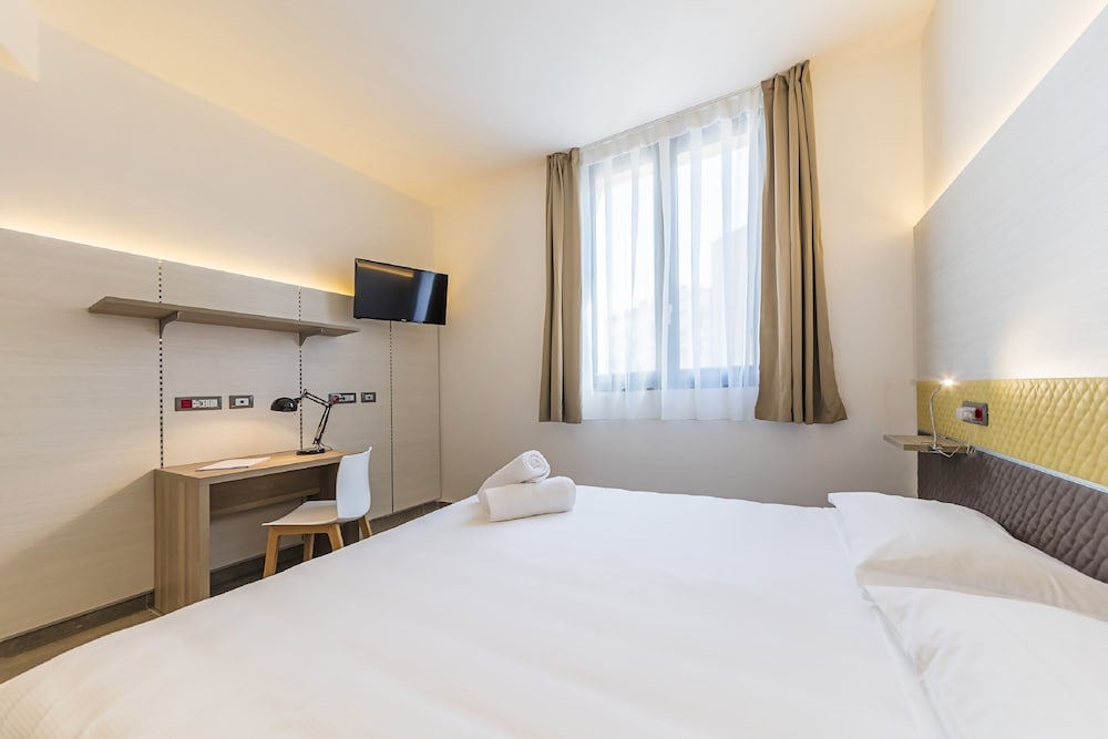 Standard Double Room Single Use photo 3
