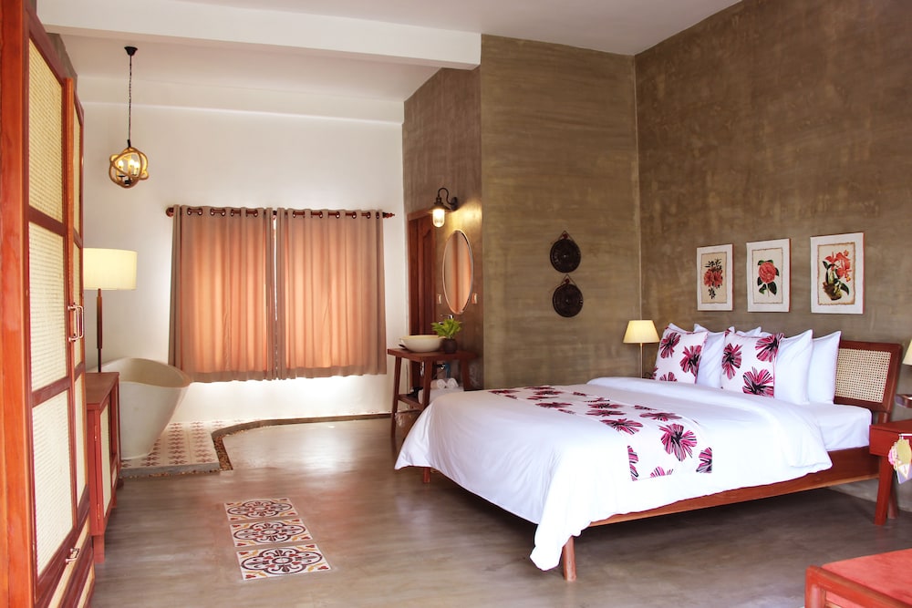 Deluxe Room with Two Double Beds - Photo 2
