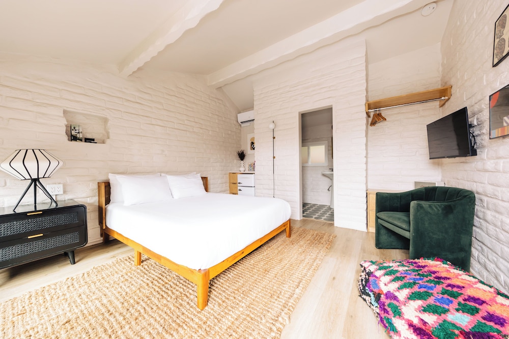 Deluxe Room, 1 Queen Bed, Patio