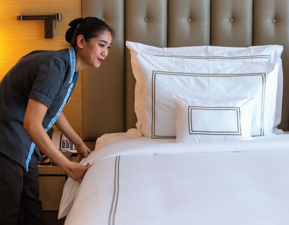 Grand 2-bedroom Suite - Complimentary Luxury Transfers to Jumeirah Beach and Mall of Emirates