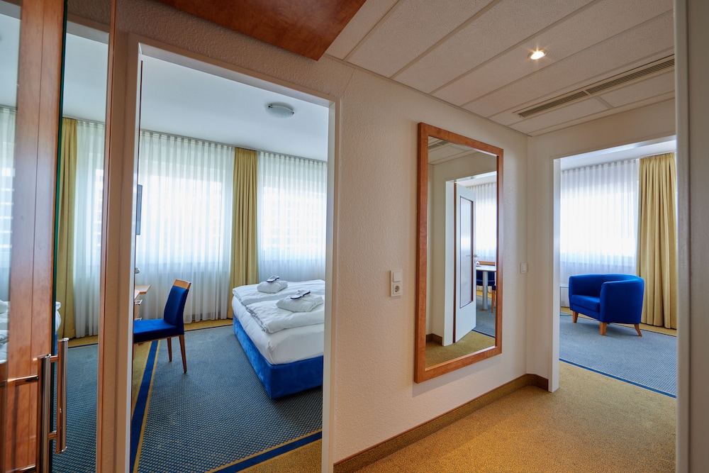 Junior Suite, 1 King Bed - Photo 2