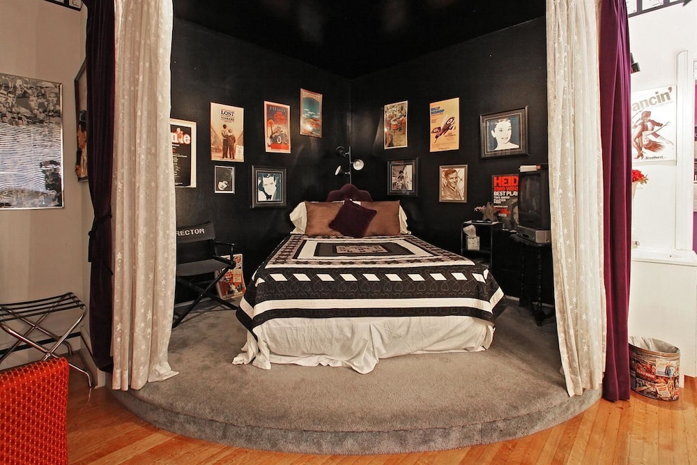 Hollywood Room photo 1