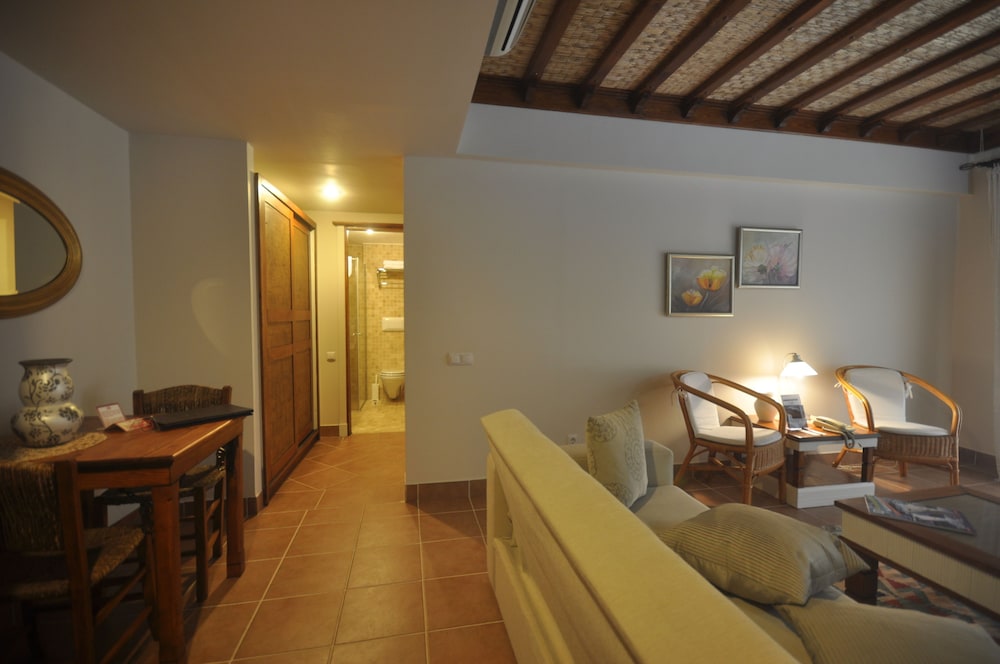 Suite, Garden View - Photo 7