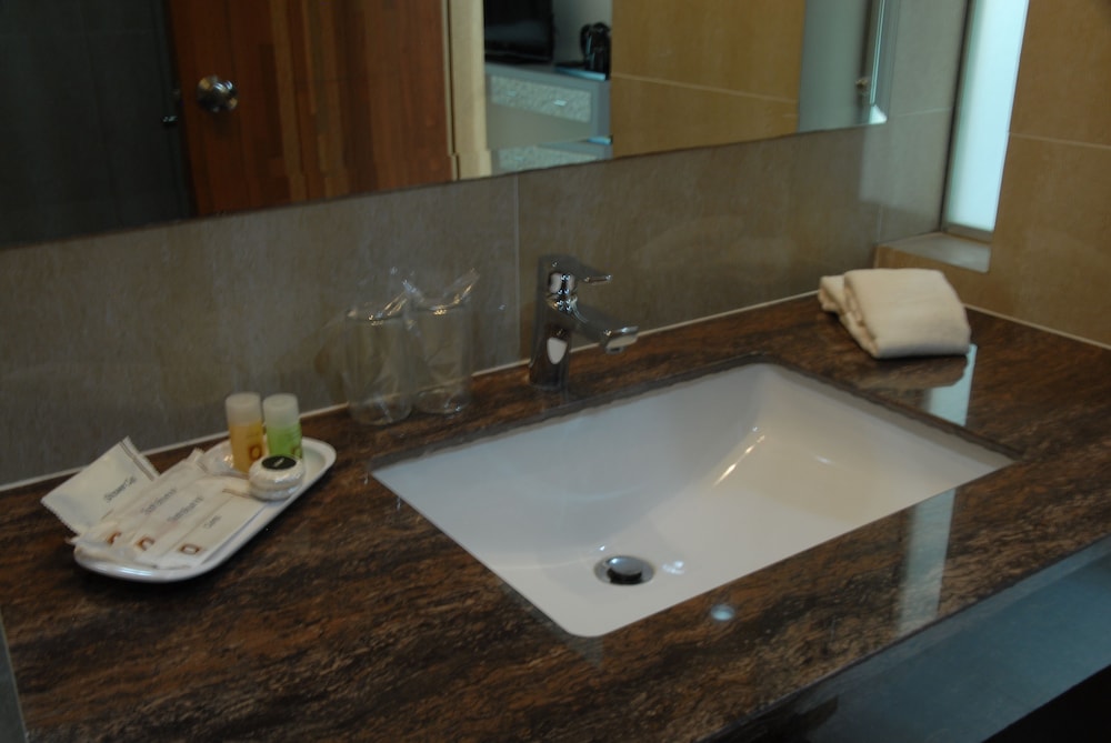 Deluxe Twin Room, 1 Bedroom, Non Smoking, City View photo 3