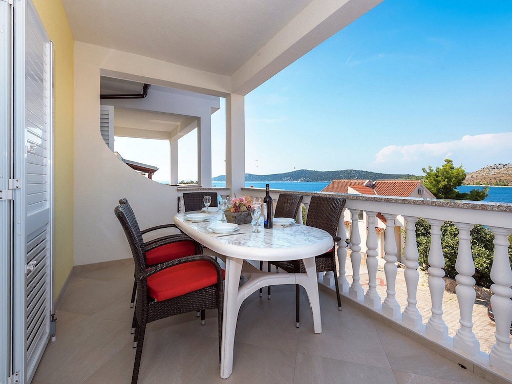 Apartment (Two Bedroom Apartment with Balcony an)